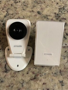 Zmodo White Indoor Security Camera with internet extender smart hub baby